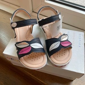 GEOX - Girl Sandals with flower detail - Brand New - US Size 11/EU Size 29